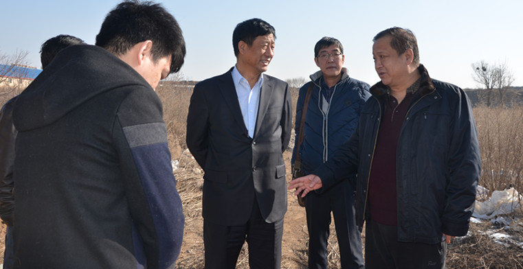 實地察看車站北街的斷頭路。.jpg